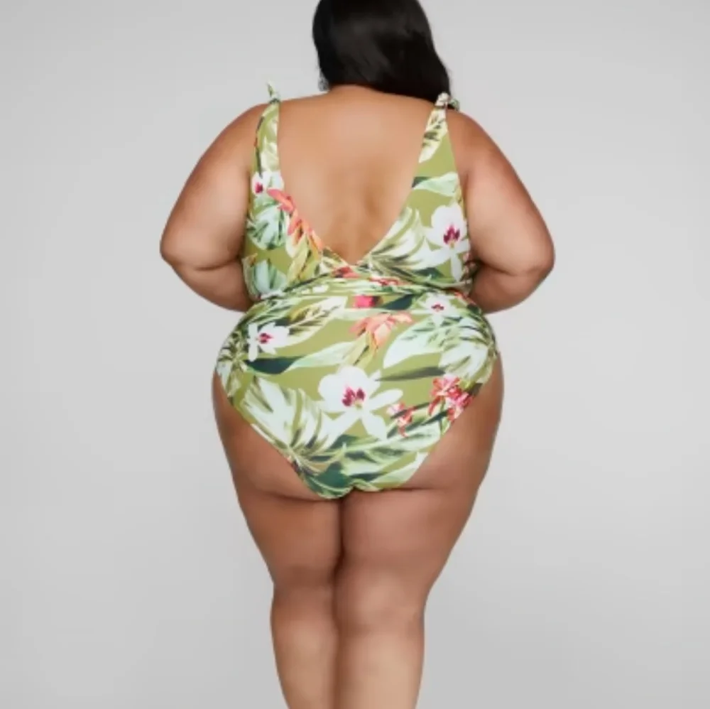 FTF Low-Cut One Piece Swimsuit (Tropical Print) - Picture 6 of 10
